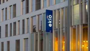 A building with a prominent 'eklo' sign on the facade. - Eklo Hotels Clermont-Ferrand City center train station (Clermont-Ferrand)