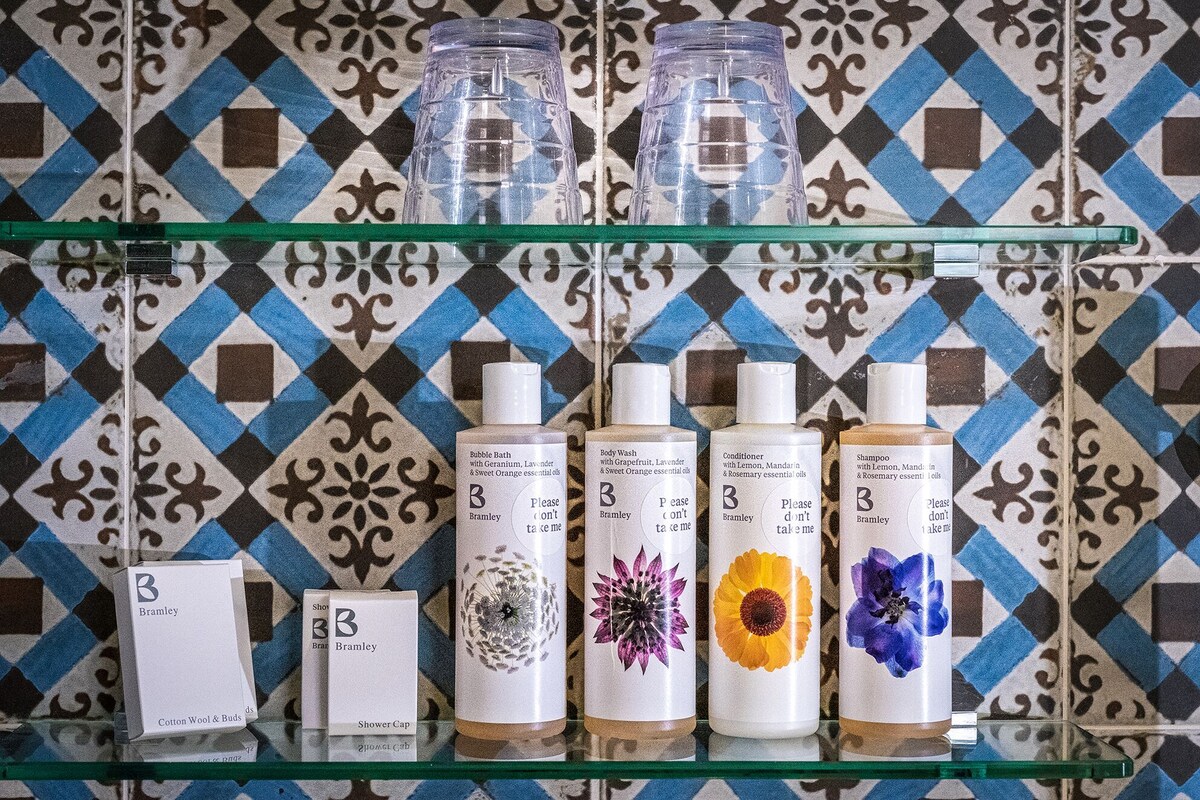Bathroom amenities | Rainfall showerhead, free toiletries, hair dryer, towels