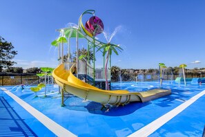 Children’s area - Family Getaway 2mi to Disney, Gated Resort w/ Private Pool, Spa, Games Room, Water Slides and more! (Kissimmee)
