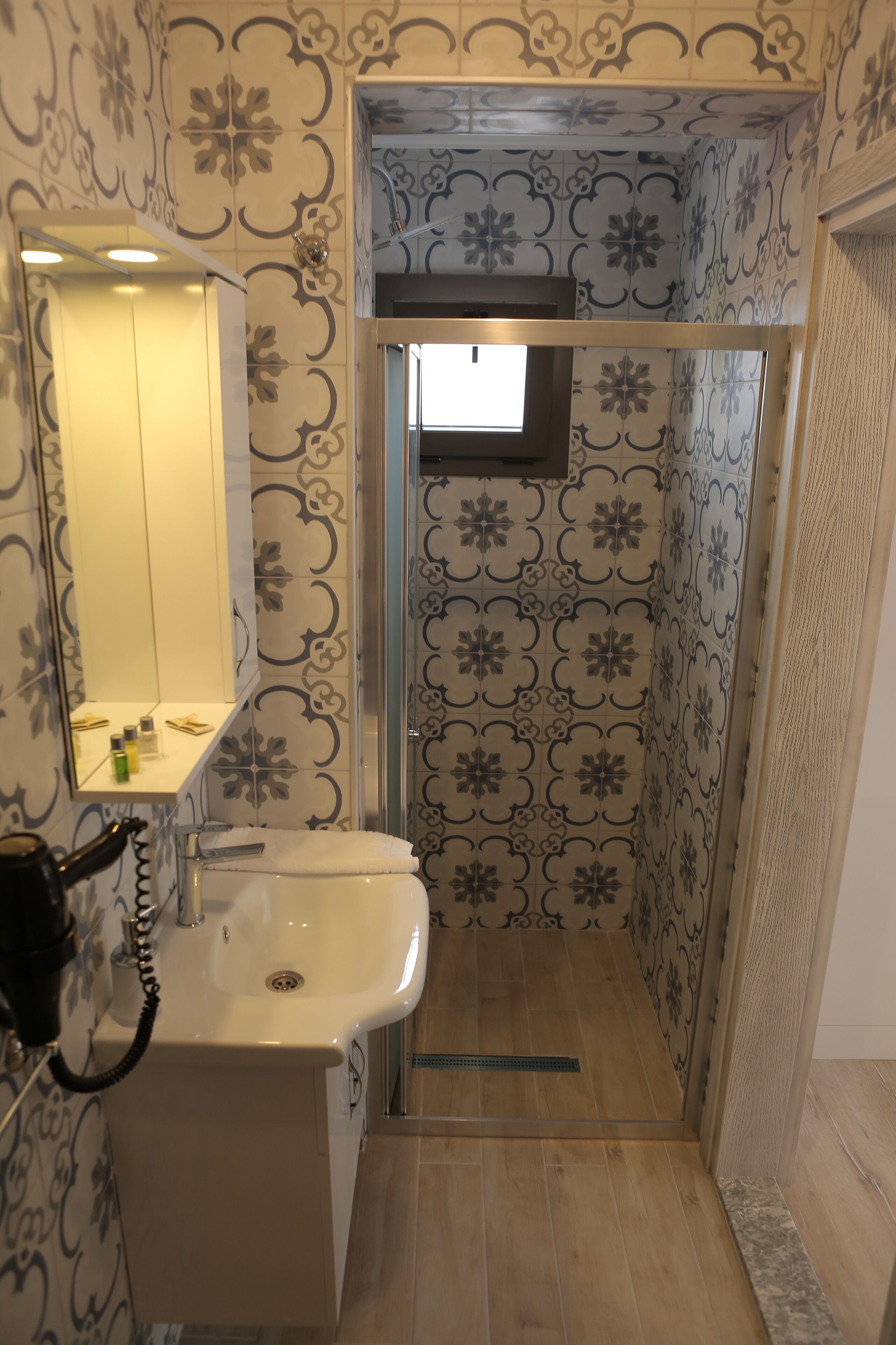 exclusive triple room | bathroom | shower, free toiletries, hair dryer, towels