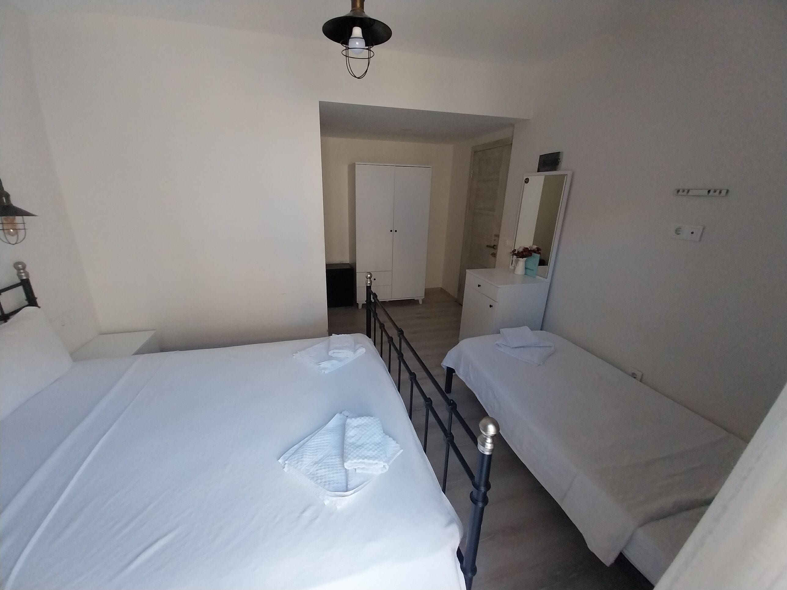 Habitación triple Deluxe | Wifi gratis y ropa de cama