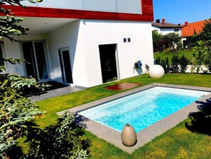 Piscina all'aperto, una piscina riscaldata