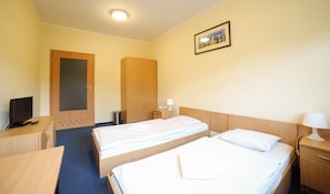 Double Room | Iron/ironing board, bed sheets - Gdańska Szkoła Szermierki (Gdansk)