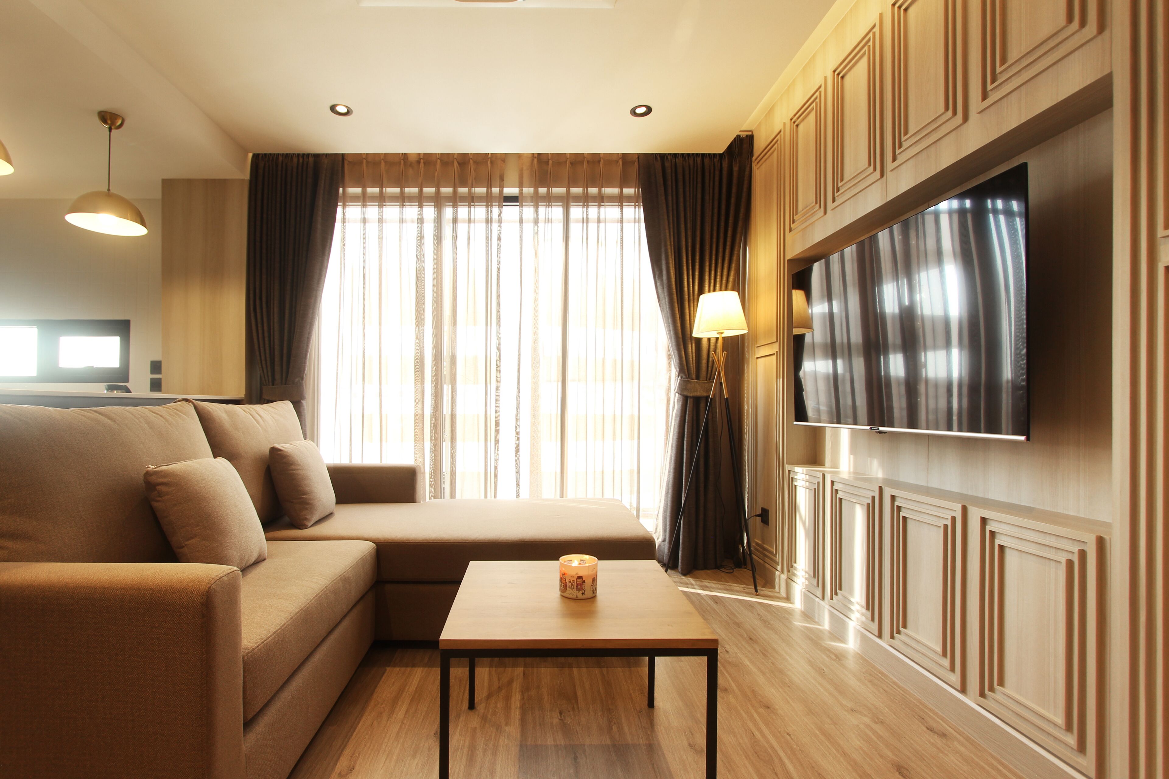 nares suite room | living area | 40-inch smart tv with digital channels, tv