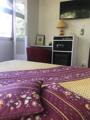 1 bedroom, WiFi - MAS PROVENCAL GREAT PEACE OF THE COUNTRYSIDE (MARGUERITTES)