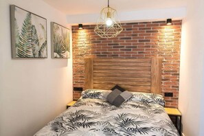 1 bedroom, WiFi, bed sheets