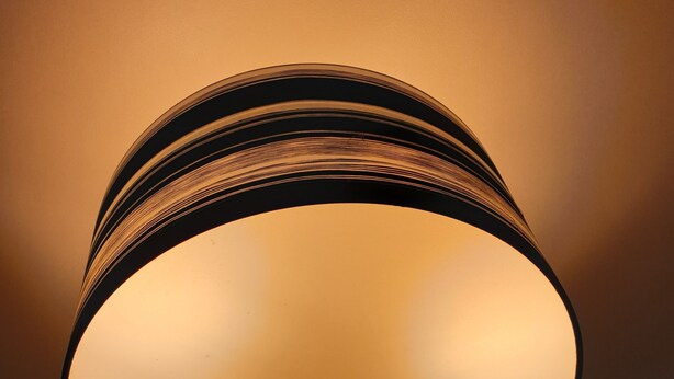 A ceiling with a circular light fixture. - Okpo Business Hotel (Geoje)