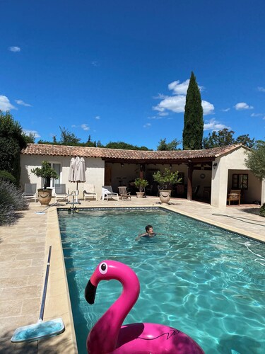 Mas provençal en pierre 