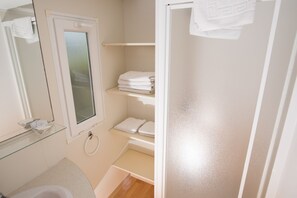 Shower, towels - Camping las Gaviotas (Castrillon)