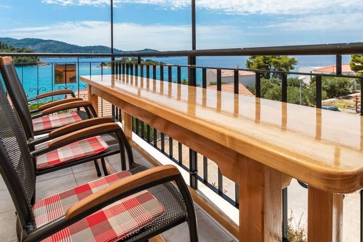 公寓 (Two Bedroom Apartment with Balcony) | 陽台