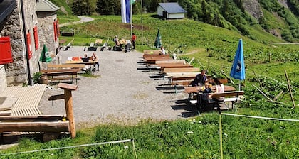 Luxurious Chalet, 7 adults, in sunny Klostertal