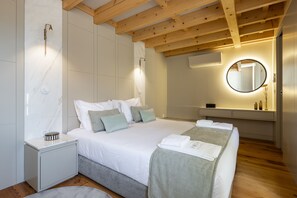A modern bedroom with a bed, bedside tables, a mirror, and a wooden ceiling.