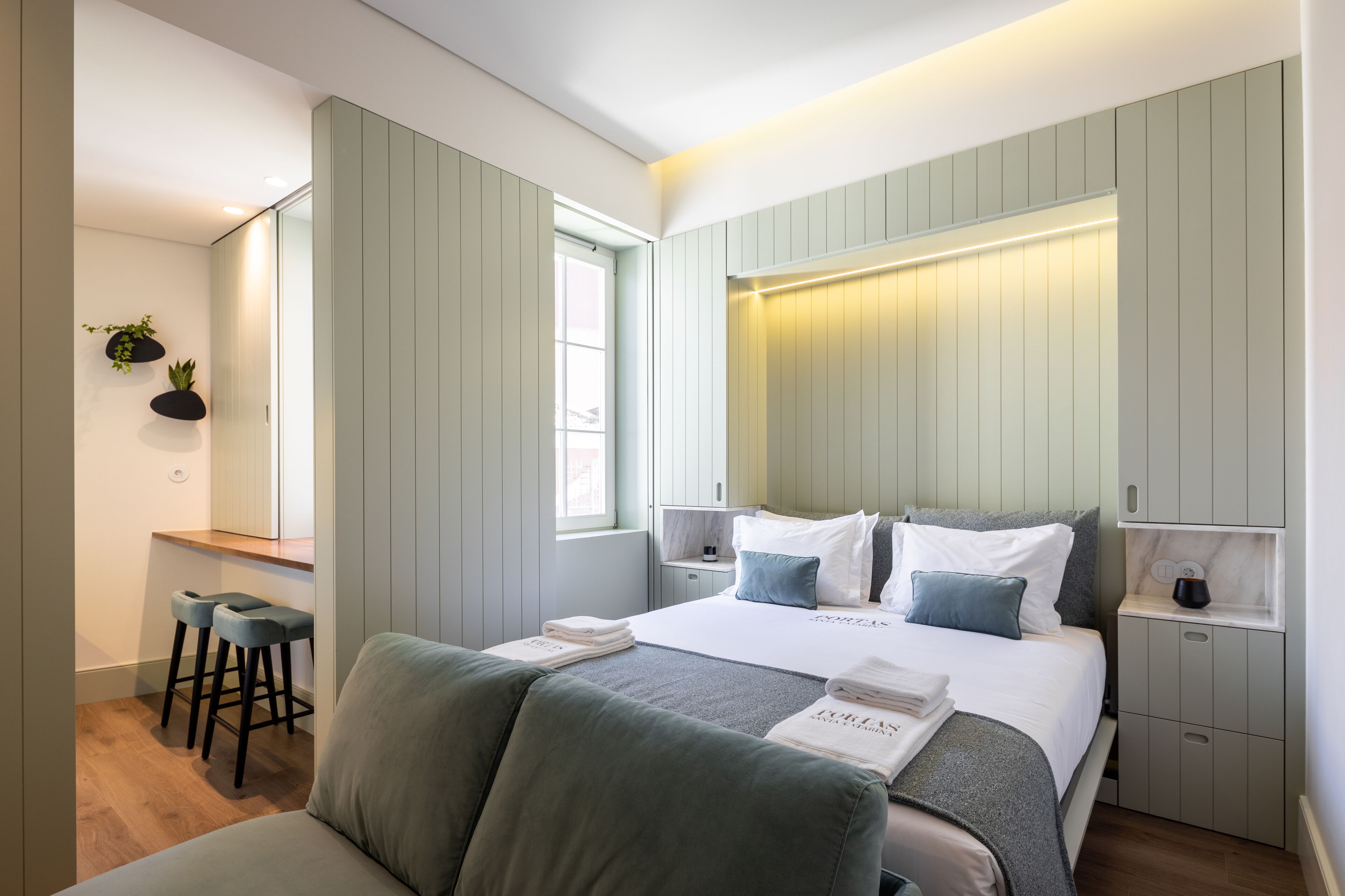 Individuell dekoriert, Bügeleisen/Bügelbrett, kostenloses WLAN