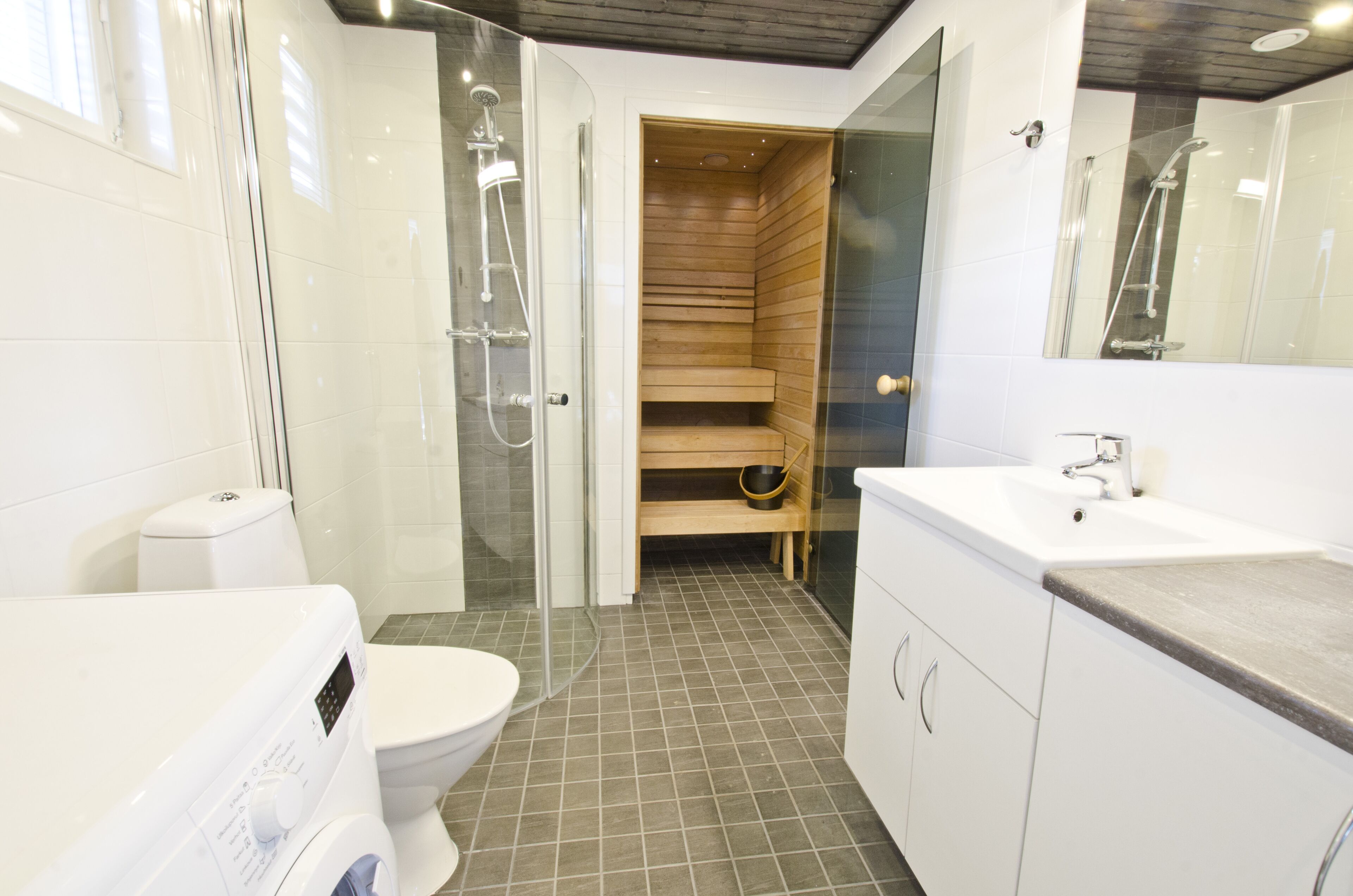 Cottage, 2 Bedrooms, Lakeside (4 Adults + 2 Children) | Bathroom | Shower, towels, soap, shampoo
