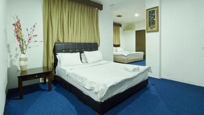 A hotel room with a bed, a bedside table, a vase with flowers, and a picture on the wall. - D'Jawi Bella Hotel (Sungai Jawi)