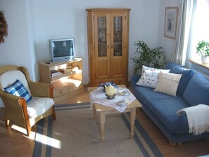 Tv och ett bordtennisbord