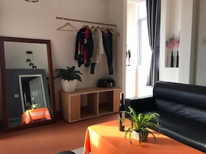 Apartment | Wohnzimmer | Fernseher