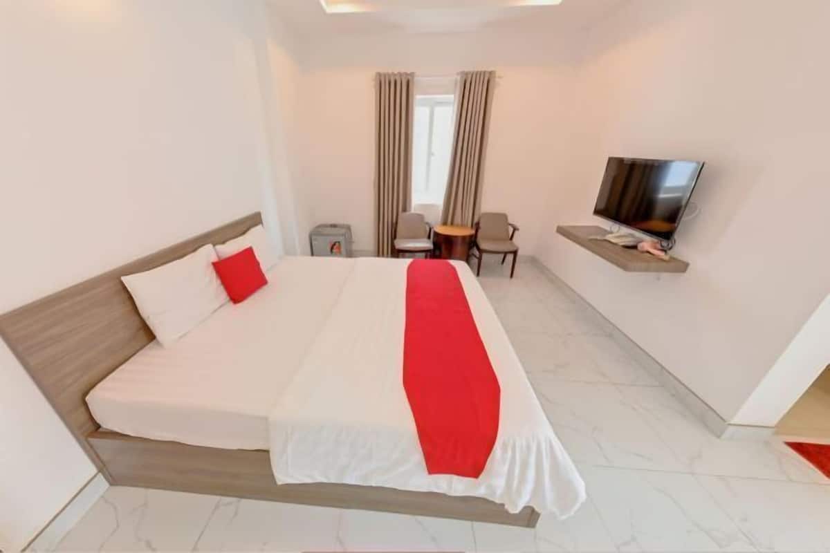 Minibar, desk, iron/ironing board (on request), free WiFi