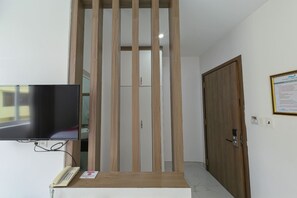 Minibar, desk, iron/ironing board, free WiFi - Tuyet Lan Hotel Vung Tau (Ho Chi Minh City)