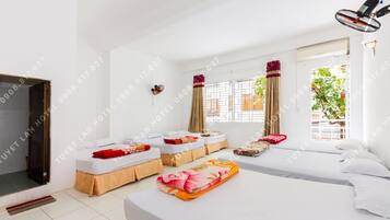 Family 10 pax | 1 bedroom, minibar, desk, iron/ironing board