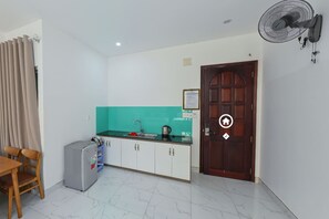 Family 6 pax | Minibar, desk, iron/ironing board, free WiFi