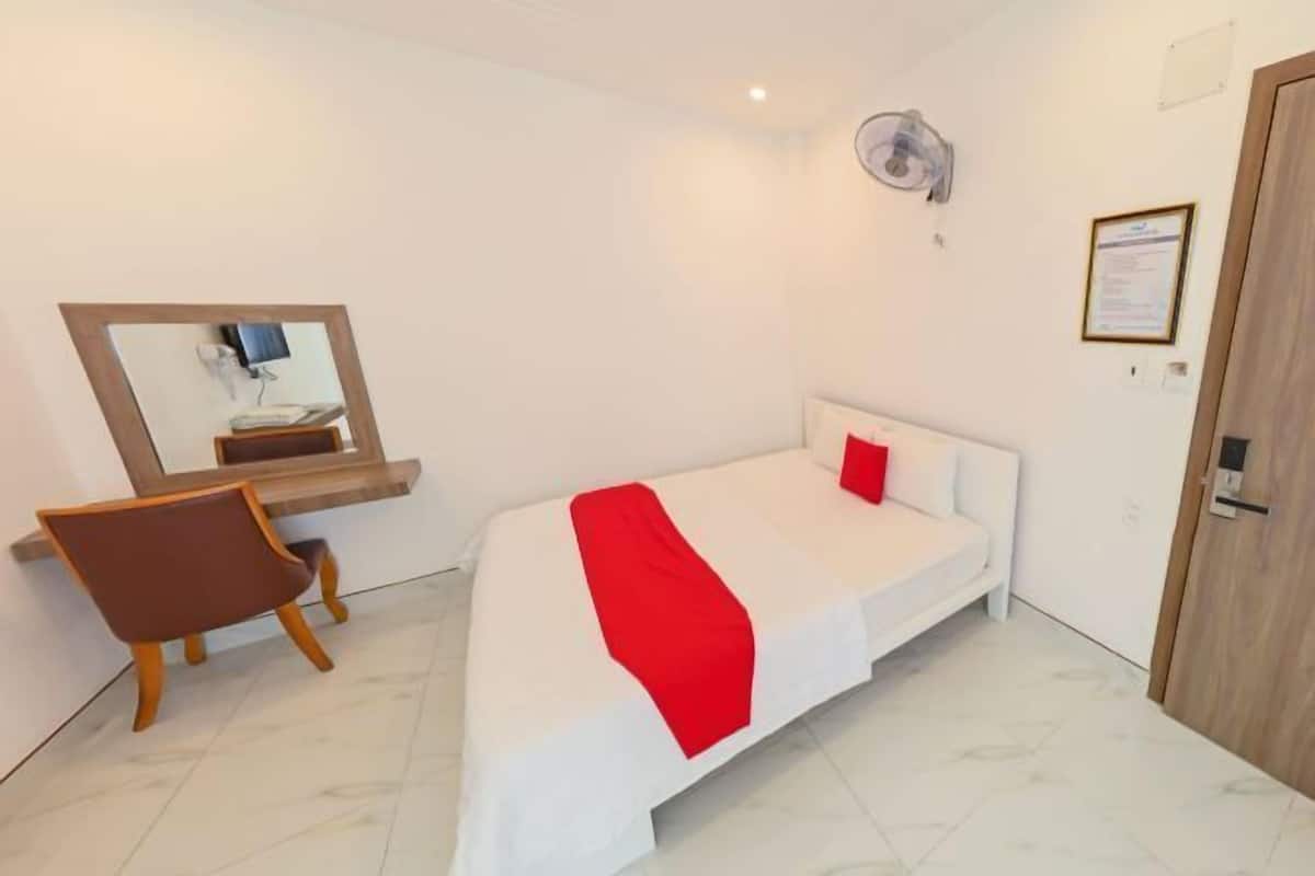 1 habitación, minibar, escritorio y tabla de planchar con plancha
