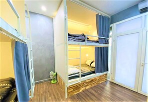 Dormitorio compartido, dormitorio mixto (8 Beds) | Tabla de planchar con plancha, wifi gratis, ropa de cama