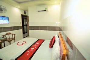 Standard Room | Desk, free WiFi, bed sheets - Dai An Go Vap Hotel (Ho Chi Minh City)