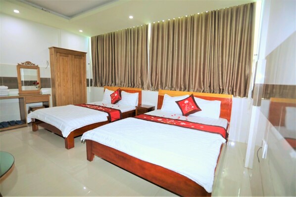 Family Room | Desk, free WiFi, bed sheets - Dai An Go Vap Hotel (Ho Chi Minh City)