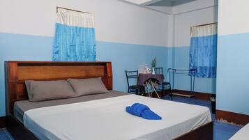 Triple Room, Multiple Beds | Desk, free WiFi, bed sheets