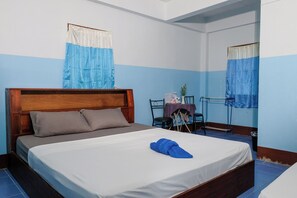 Triple Room, Multiple Beds | Desk, free WiFi, bed sheets - Blue House Pai (Pai)
