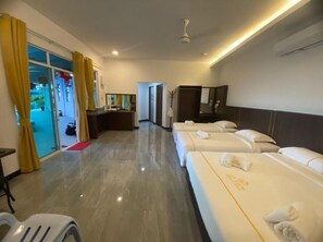 Free WiFi, bed sheets - D View Holiday Home (Kudat)