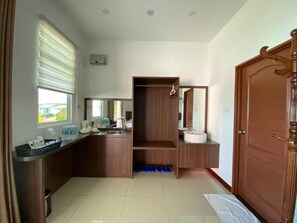 Shower, slippers, towels, shampoo - D View Holiday Home (Kudat)
