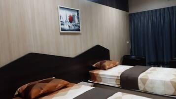 Superior Twin Room | Laptop workspace, free WiFi, bed sheets