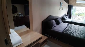Laptop workspace, free WiFi, bed sheets