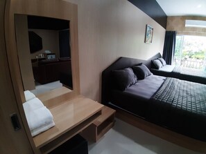 Suite Standar | Ruang kerja ramah laptop, Wi-Fi gratis, dan seprai linen