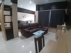 Suite Standar | Ruang kerja ramah laptop, Wi-Fi gratis, dan seprai linen