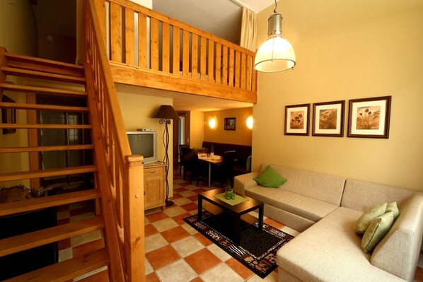 Apartment, 2 Bedrooms | Living area | 32-inch flat-screen TV with cable channels, TV - Apart Vivaldi (Kappl)