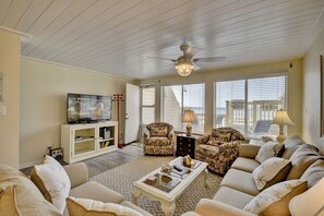 Studio (3 Bedrooms) | Interior