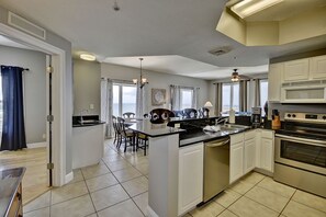 Studio (3 Bedrooms) | Interior - Calypso Resort by BBG (Panama City Beach)