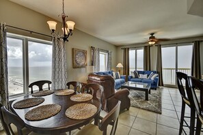 Studio (3 Bedrooms) | Interior - Calypso Resort by BBG (Panama City Beach)
