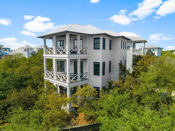 المنشأة من الداخل