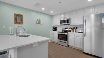 Studio (3 Bedrooms) | Interior