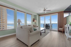 Studio (3 Bedrooms) | Interior
