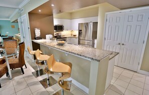 Microwave, oven, stovetop, dishwasher - Emerald Beach 1733 (Panama City Beach)