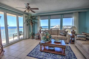 Apartment (3 Bedrooms) | Living room