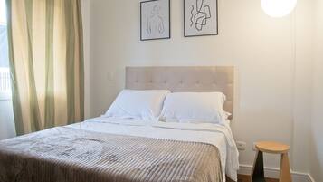 1 slaapkamer, een strijkplank/strijkijzer, reisbedje, wifi