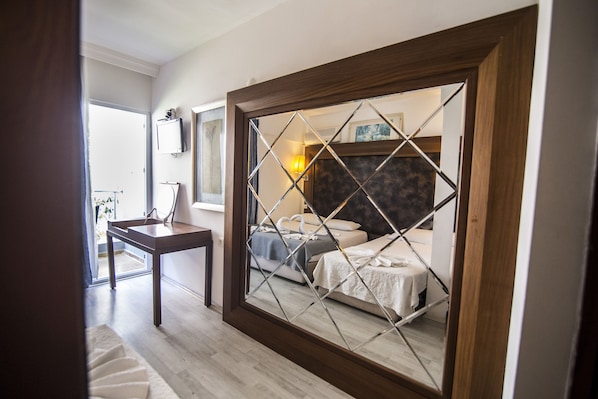 Standard Triple Room | Desk, free WiFi