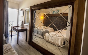Standard Triple Room | Desk, free WiFi