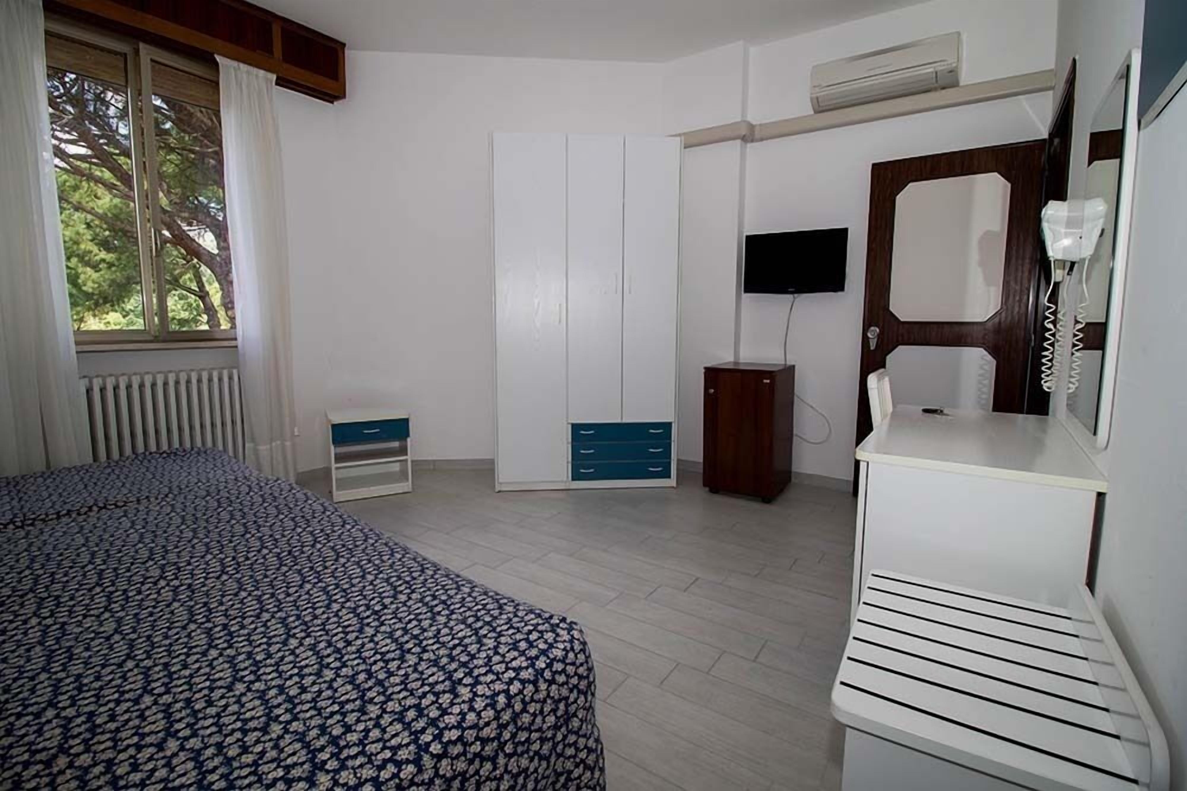 triple room | room amenity